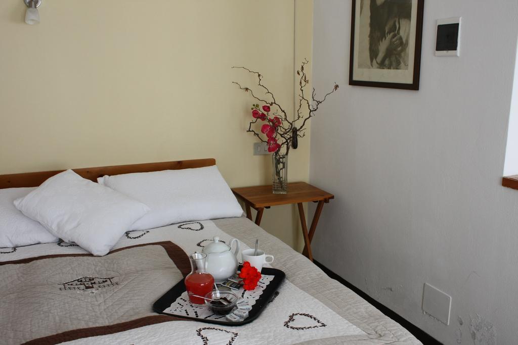 Bed and Breakfast Fattoria Del Pino Orta San Giulio Pokoj fotografie